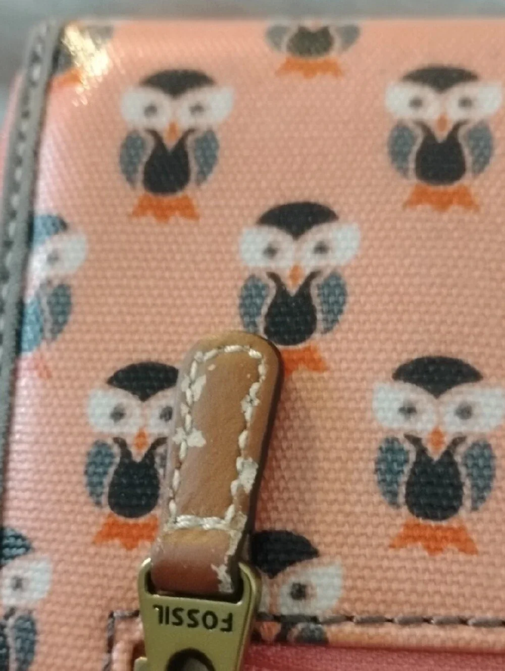 Fossil compact zip